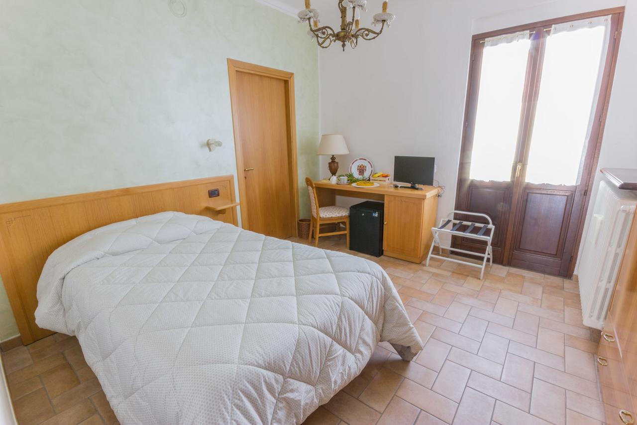 Ristorante Buasca Hotell Cuorgnè Eksteriør bilde