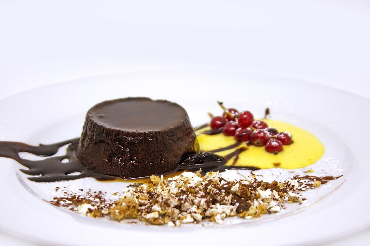 Ristorante Buasca Hotell Cuorgnè Eksteriør bilde