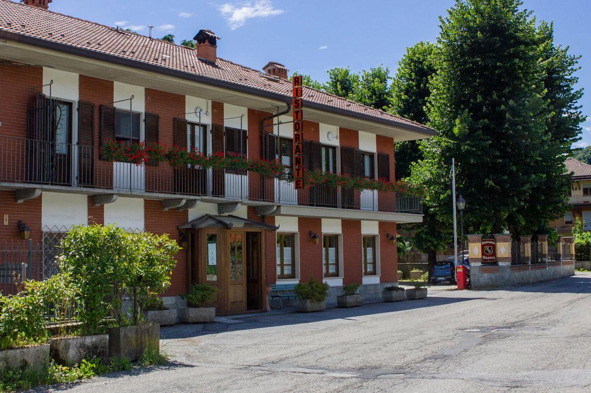Ristorante Buasca Hotell Cuorgnè Eksteriør bilde